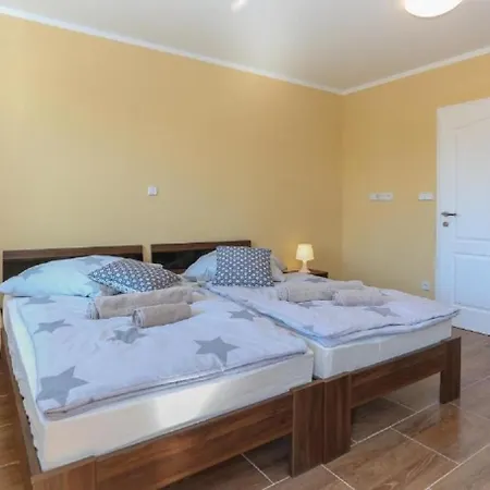 Slavko With Terrace : Daire *