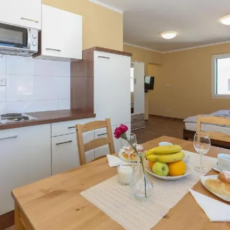 Slavko With Terrace : Daire *