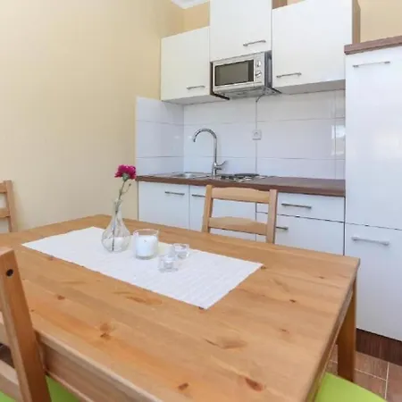 Slavko With Terrace : Kastela