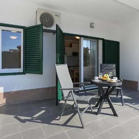 Slavko With Terrace : Kastela