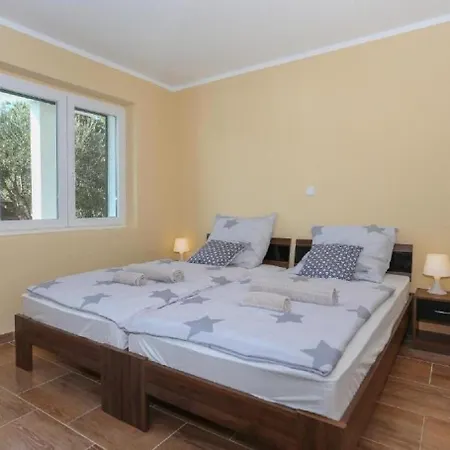 Slavko With Terrace : * Kastela