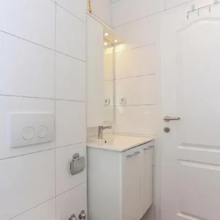 Slavko With Terrace : Daire Kastela