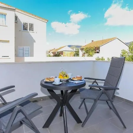 Daire Slavko With Terrace : Kastela