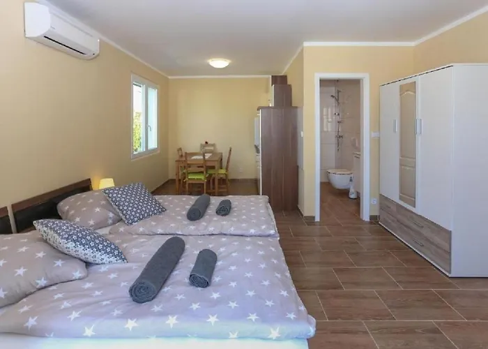 Slavko With Terrace Apartament