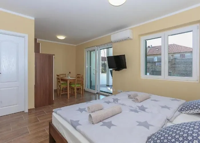 Slavko With Terrace Apartament Kaštela